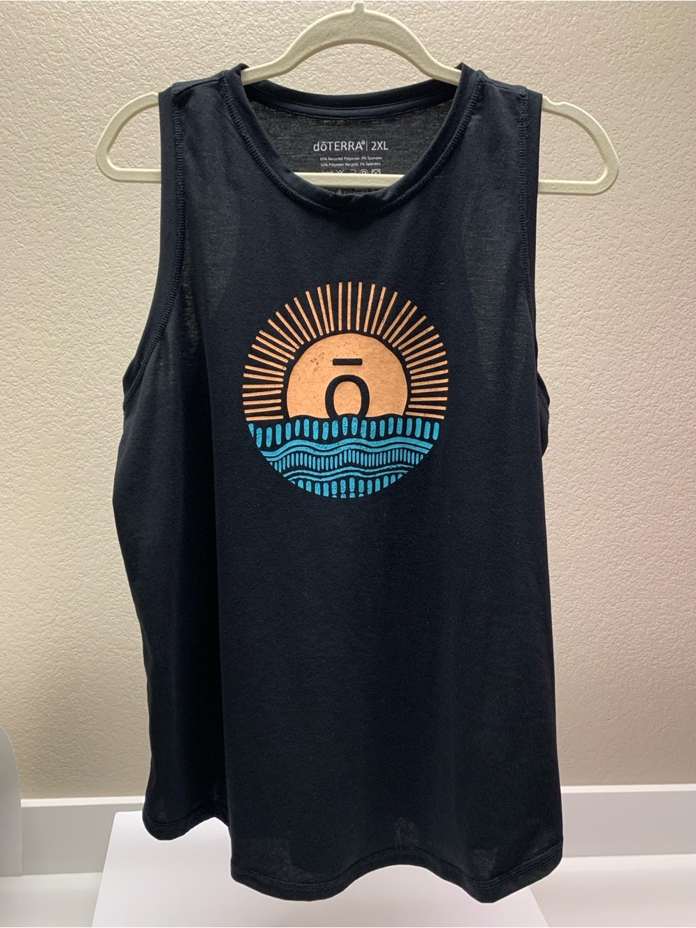 doTERRA Women’s Black Graphic Sun and Wave Tank Top 2XL - Picture 2 of 8